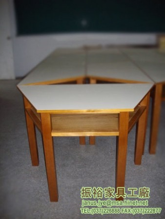 梯形桌正面